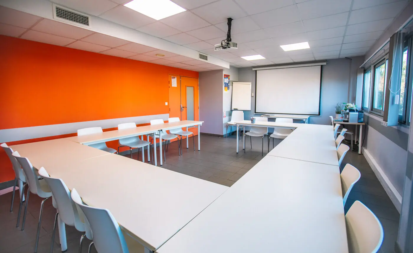 Salle formation modulable Garosud Grande salle de formation modulable Garosud Montpellier — configuration U cloisons amovibles